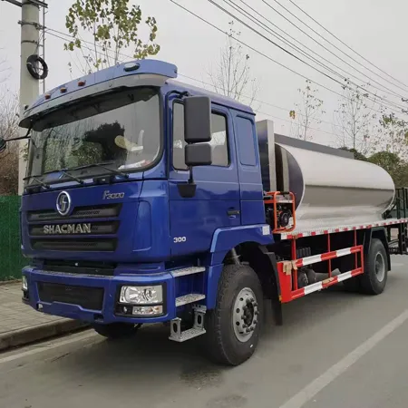 Shacaman 4x2 6 wheeler 10CBM 10000liters Asphalt Distributor Bitumen Spreader Truck