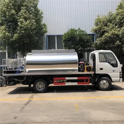ISUZU 6 wheeler 3CBM 3000liters Asphalt Distributor Truck