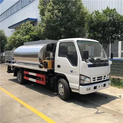 ISUZU 6 wheeler 3CBM 3000liters Asphalt Distributor Truck
