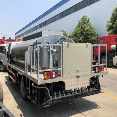 ISUZU 6 wheeler 3CBM 3000liters Asphalt Distributor Truck