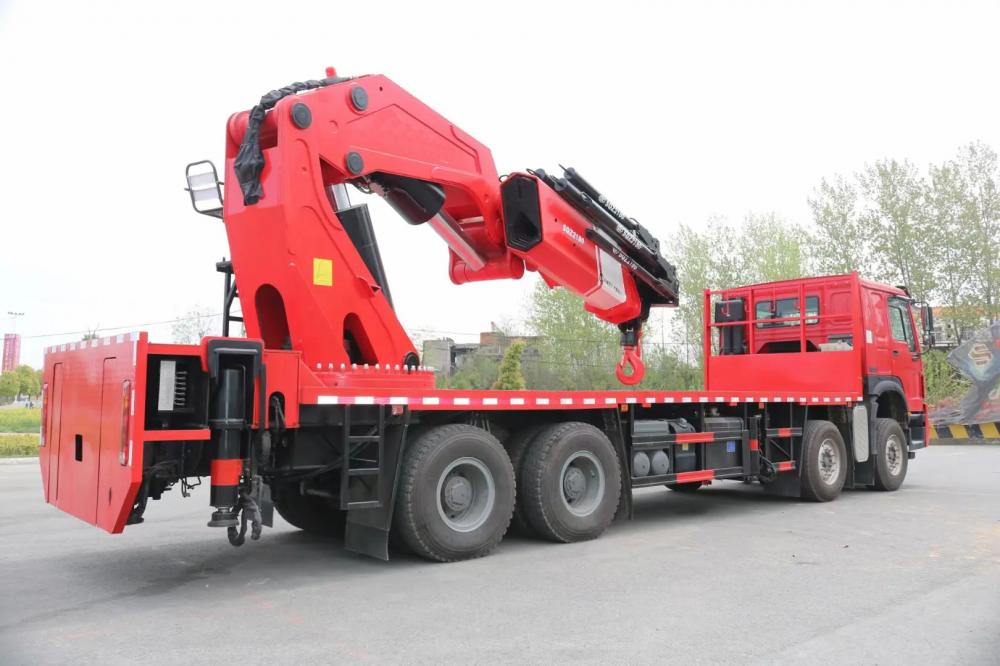 Sinotruk HOWO 8X4 12Wheels Truck 80Tons Truck Mounted Knuckle Crane