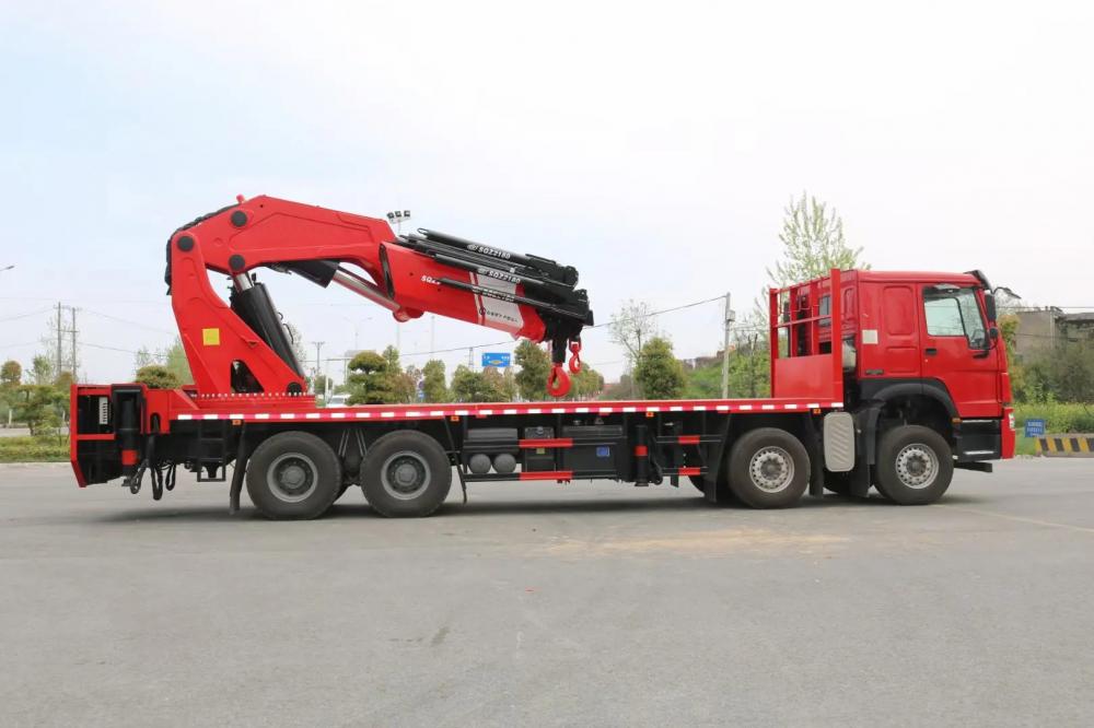 Sinotruk HOWO 8X4 12Wheels Truck 80Tons Truck Mounted Knuckle Crane