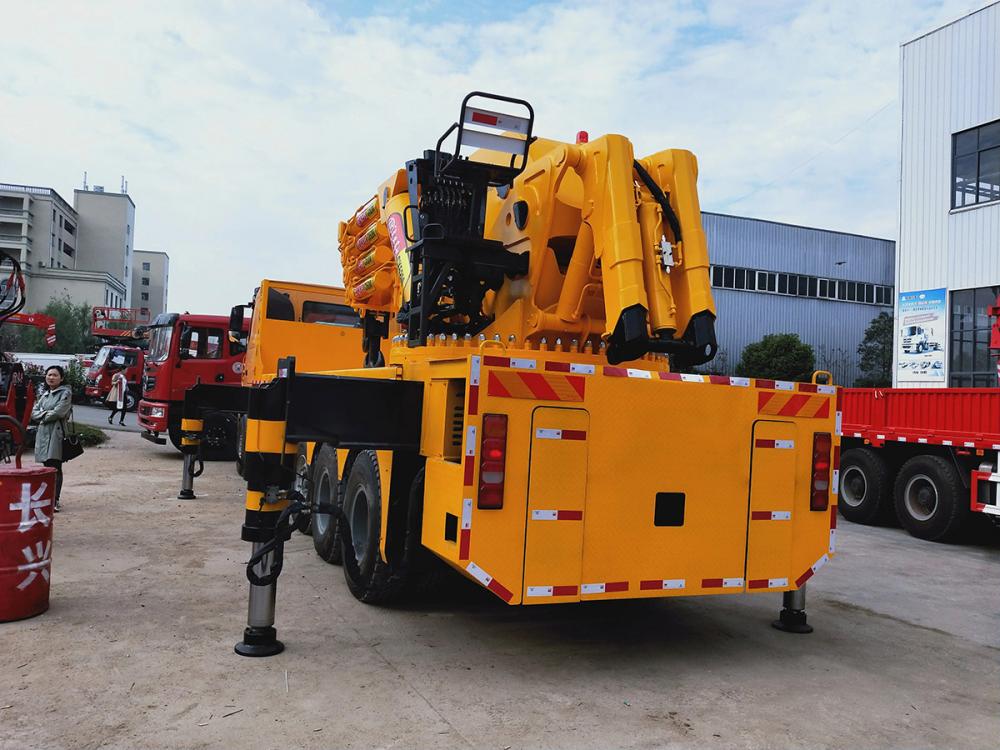 Sinotruk HOWO 10X4 14Wheels Truck 150Tons Truck Mounted Knuckle Crane
