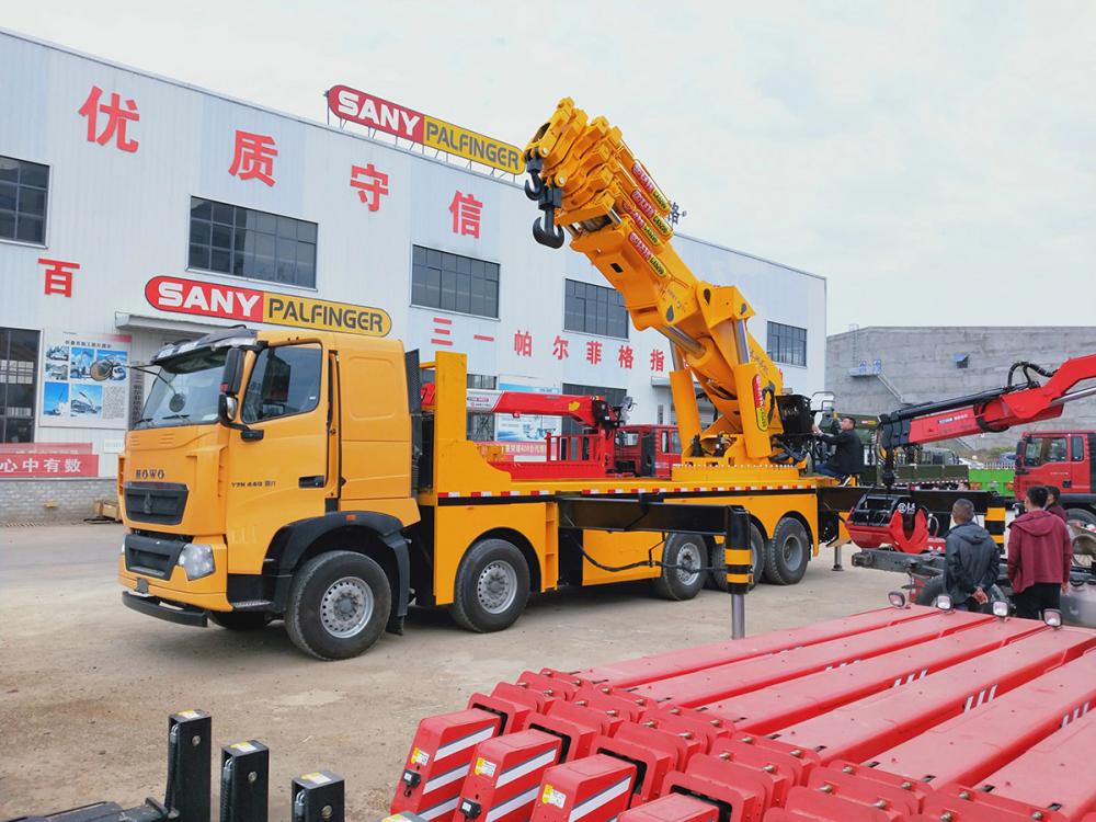 Sinotruk HOWO 10X4 14Wheels Truck 150Tons Truck Mounted Knuckle Crane