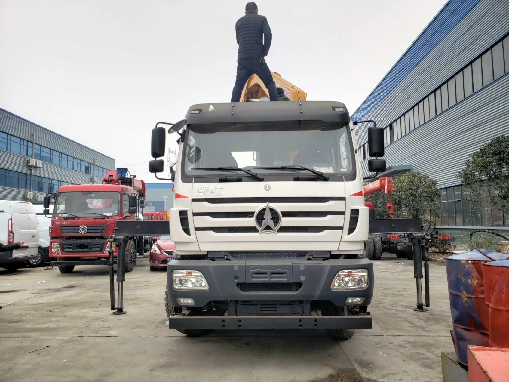 Beibeng 8X4 16Tons Folding Arm Crane Truck Boom Truck Mounted Folding Crane