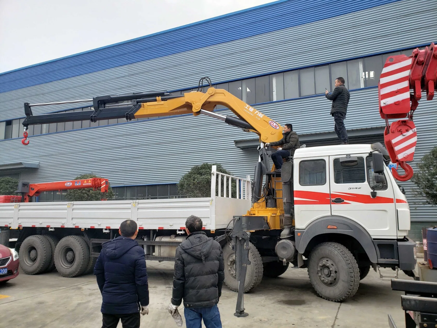 Beibeng 8X4 16Tons Folding Arm Crane Truck Boom Truck Mounted Folding Crane