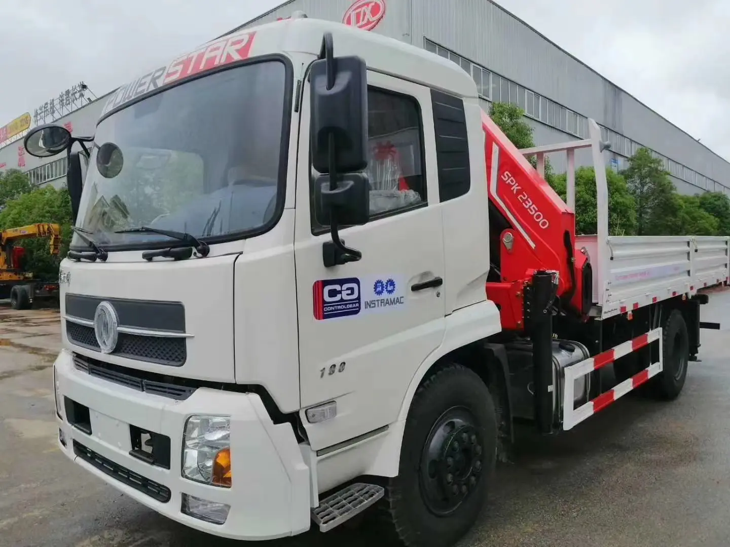 Dongfeng Right Hand 4X2 6 Wheels Cargo Truck with 8ton Mounted Folding Crane