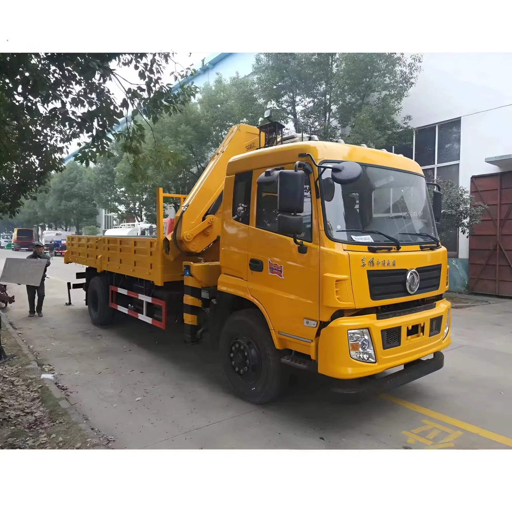 Dongfeng Right Hand 4X2 6 Wheels Cargo Truck with 8ton Mounted Folding Crane