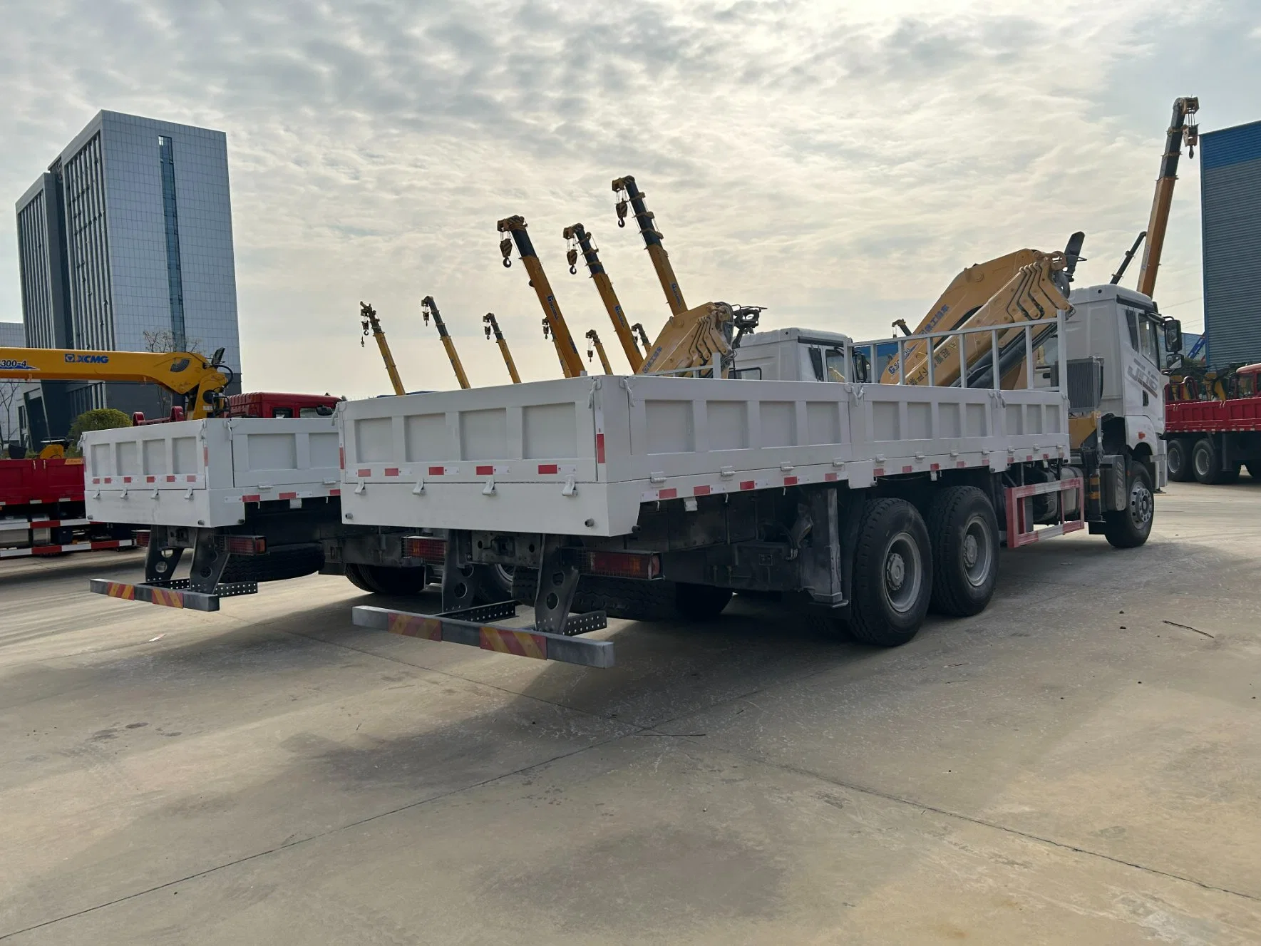 FAW Right Hand 6X4 10Wheels Cargo Truck with 14ton Knuckle Crane