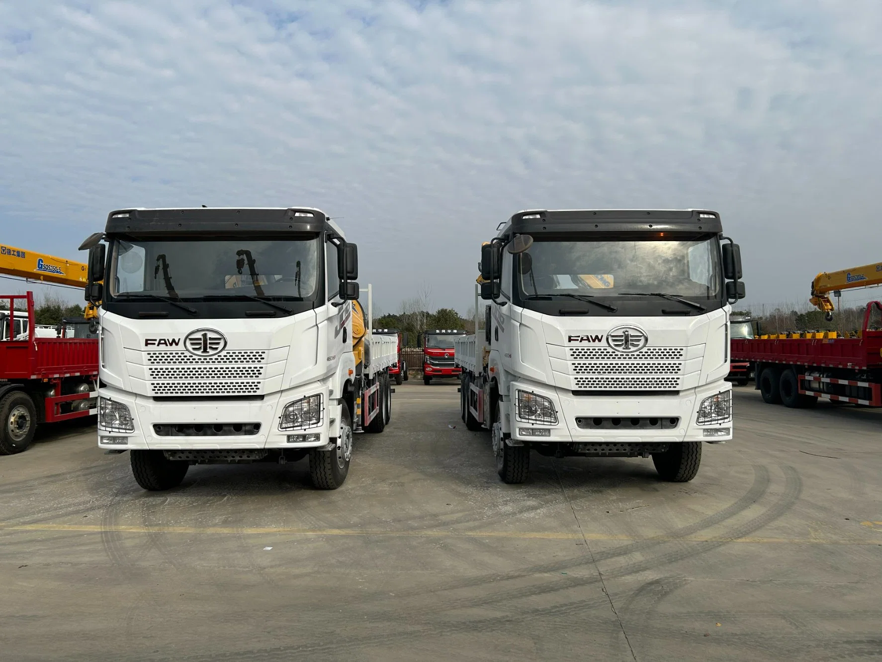 FAW Right Hand 6X4 10Wheels Cargo Truck with 14ton Knuckle Crane