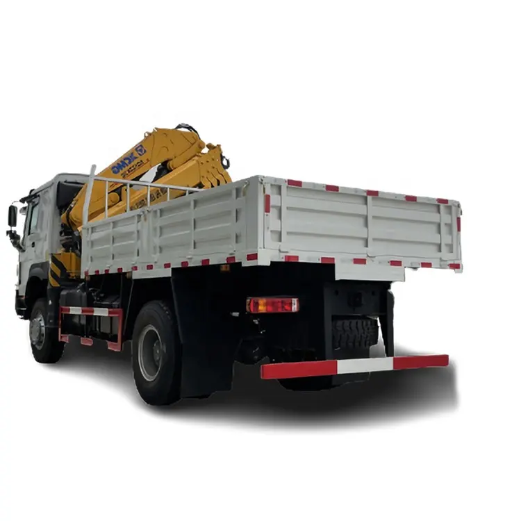 Sinotruk HOWO off Road Cargo Truck 4X4 with 10ton Knuckle Crane
