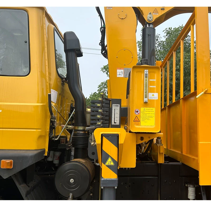 Dongfeng Right Hand 4X2 Xugong 8tons Crane Truck Cargo Truck