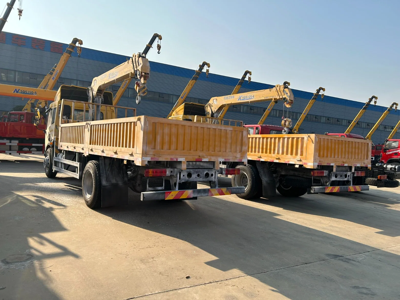 FAW Right Hand 4X2 6 Wheels Cargo Truck with Xugong 6ton Straight Boom Crane