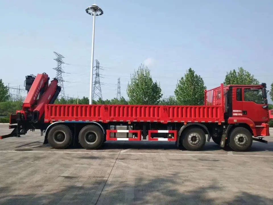 Shacman 8X4 12Wheels Cargo Truck with 16ton Knuckle Crane Install on the tailboard