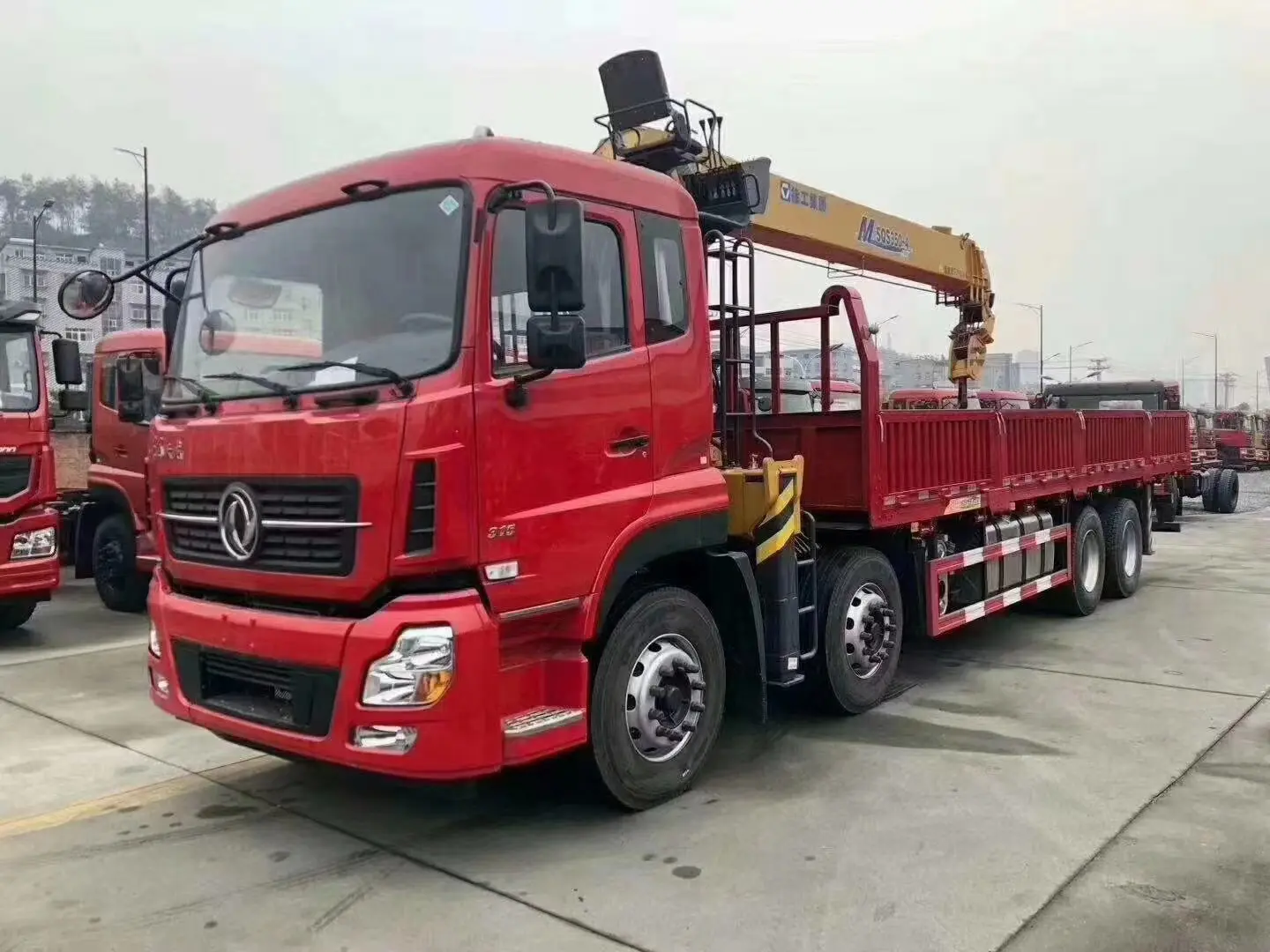 Dongfeng Right Hand 8X4 12Wheels Cargo Truck with Xugong 14ton Straight Boom Crane