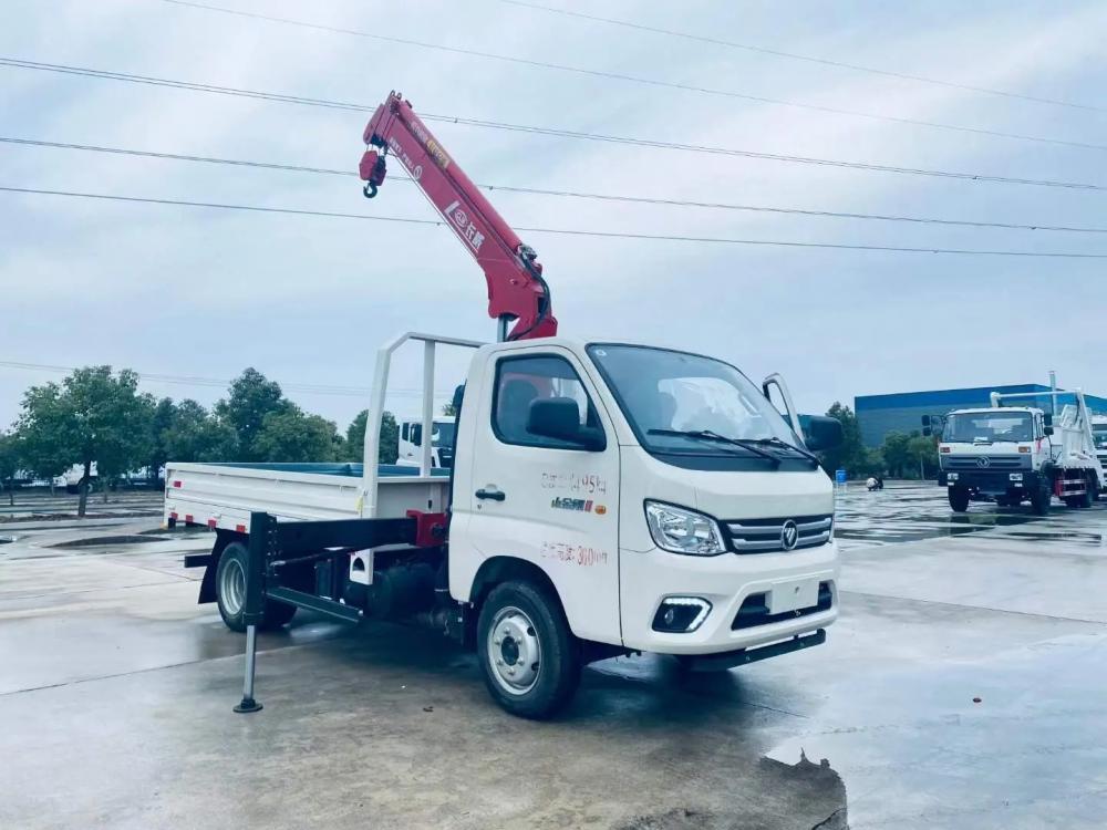 Foton Brand 4X2 2tons Crane Mounted on Cargo Truck