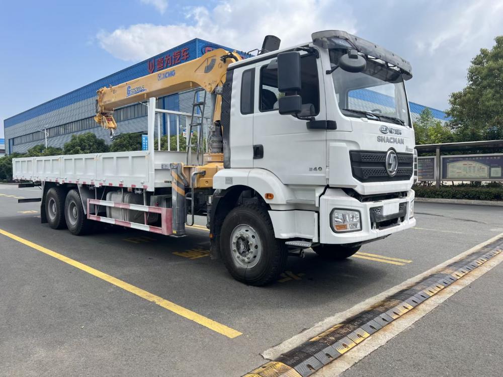 Shacman Right Hand 6X4 10Wheels Cargo Truck with Xugong 14ton Straight Boom Crane