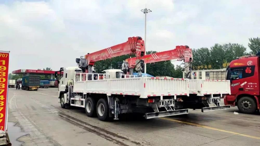 ISUZU GIGA Right Hand 6X4 10Wheels Cargo Truck with 14ton Straight Boom Crane