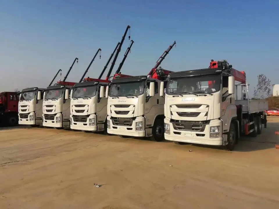 ISUZU GIGA Right Hand 6X4 10Wheels Cargo Truck with 14ton Straight Boom Crane