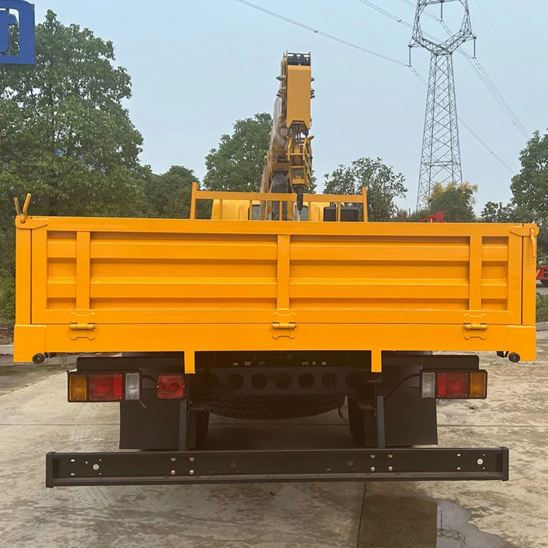 Isuzu Brand 4X2 4tons Crane Mounted on Cargo Truck Straight Arm Crane Truck