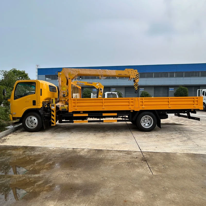Isuzu Brand 4X2 4tons Crane Mounted on Cargo Truck Straight Arm Crane Truck