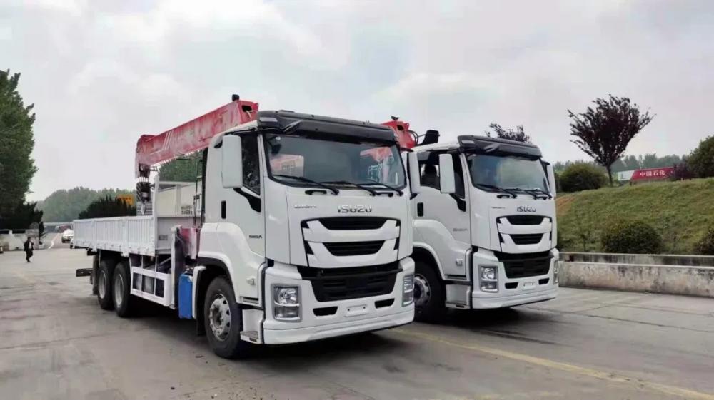 ISUZU GIGA Right Hand 6X4 10Wheels Cargo Truck with 14ton Straight Boom Crane