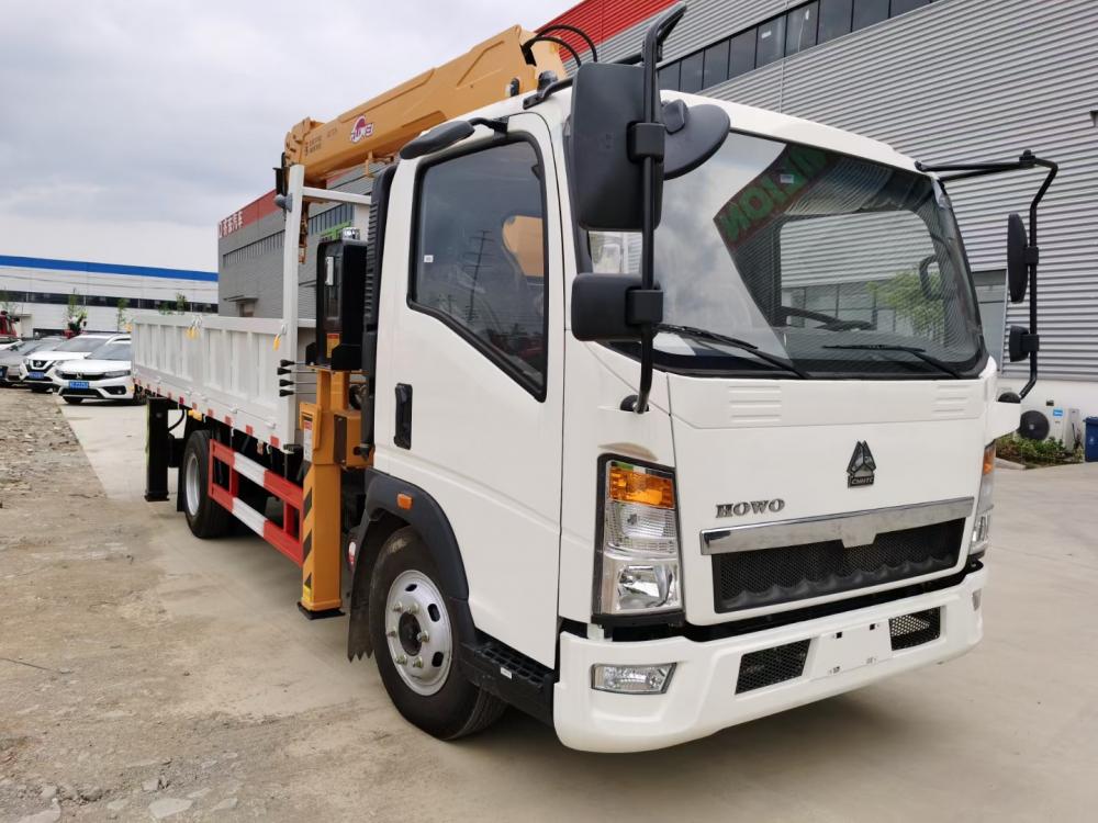Sinotruck HOWO 4X2 6Wheels 3tons Crane Mounted on Cargo Truck Straight Arm Crane Truck