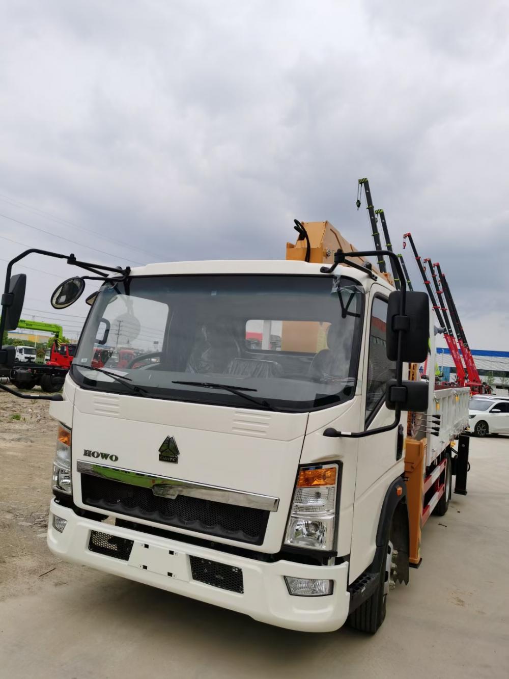 Sinotruck HOWO 4X2 6Wheels 3tons Crane Mounted on Cargo Truck Straight Arm Crane Truck