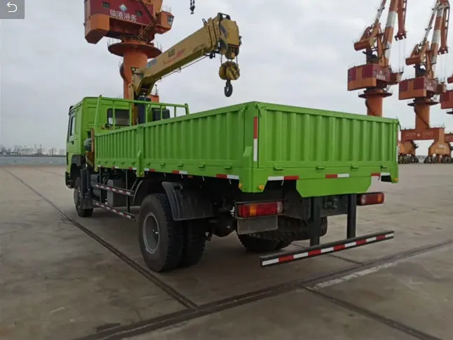 Sinotruck HOWO off Road Crane Truck 4X4 12ton Mobile Truck Mounted Crane
