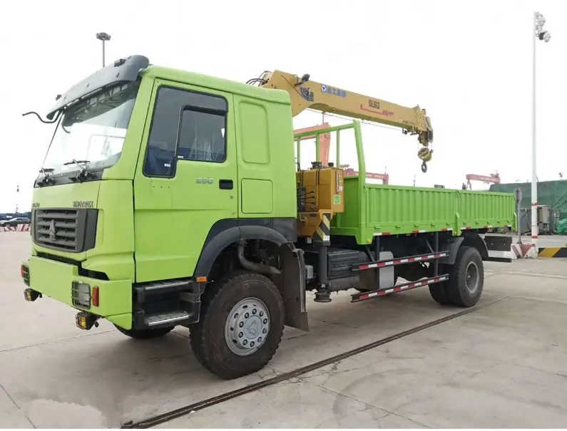 Sinotruck HOWO off Road Crane Truck 4X4 12ton Mobile Truck Mounted Crane
