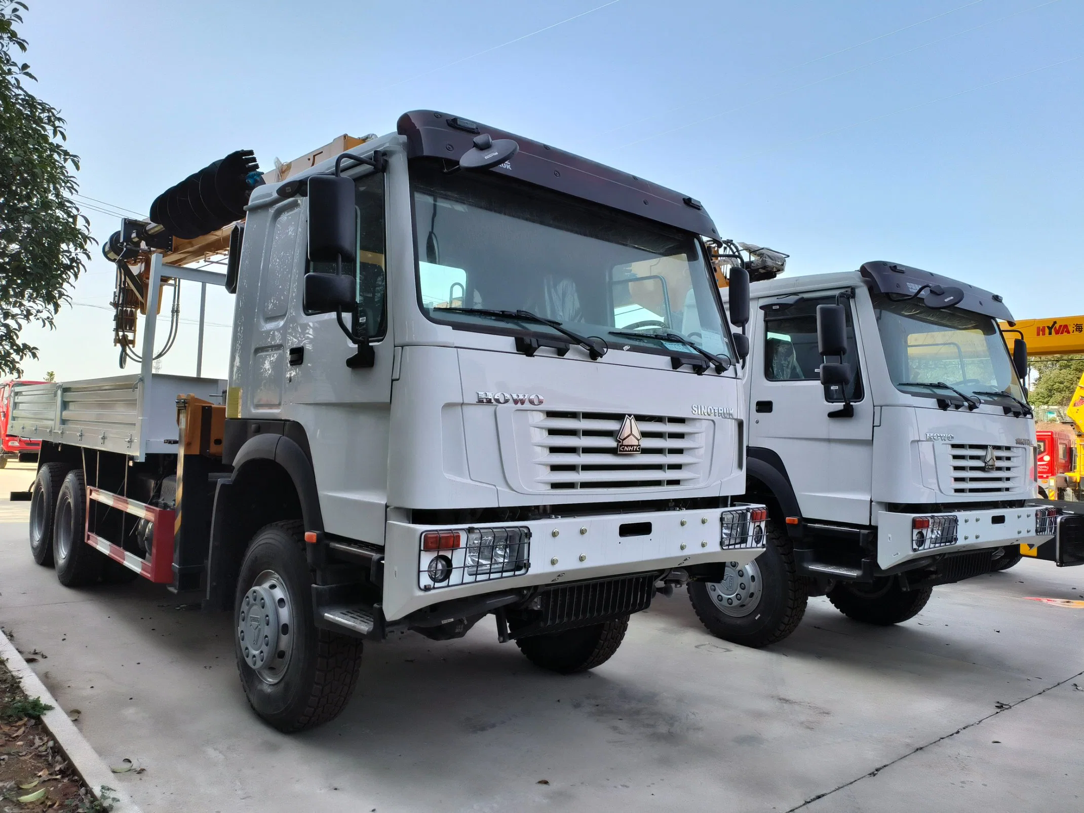 Sinotruck HOWO off Road Crane Truck 6X6 14ton Mobile Truck Mounted Crane