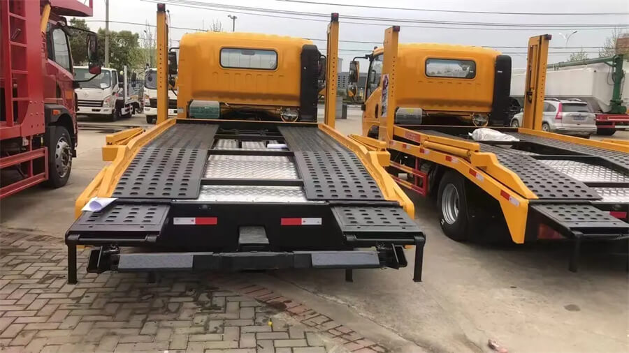 Sinotruk HOWO 4X2 6 Wheel Lift Flat Bed Car Hauler One Towing Two Car Carrier Road Recovery Rollback Tow Truck Flatbed Wrecker