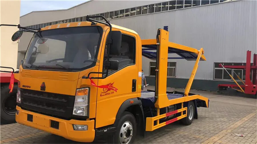 Sinotruk HOWO 4X2 6 Wheel Lift Flat Bed Car Hauler One Towing Two Car Carrier Road Recovery Rollback Tow Truck Flatbed Wrecker