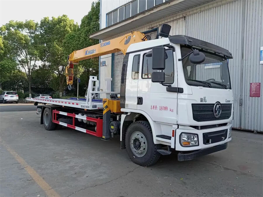 4x2 SHACMAN 8 Tons Tilt Tray Wrecker Truck With 6 Tons Crane