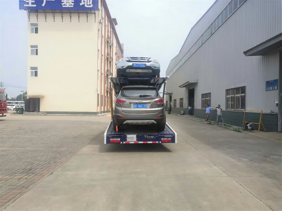 Dongfeng 4X2 Wheel Lift Flat Bed Car Hauler One Towing Three Car Carrier Road Recovery Rollback Tow Truck Flatbed Wrecker