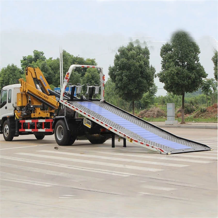 Isuzu 4X2 8 Tons Tilt Tray Wrecker Truck With 6 Tons Crane