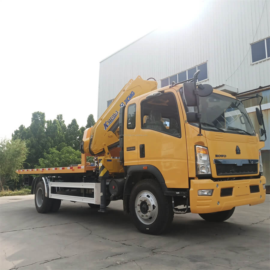 Sinotruk HOWO 4X2 6 Tons Tilt Tray Wrecker Truck With 3.5 Tons Crane