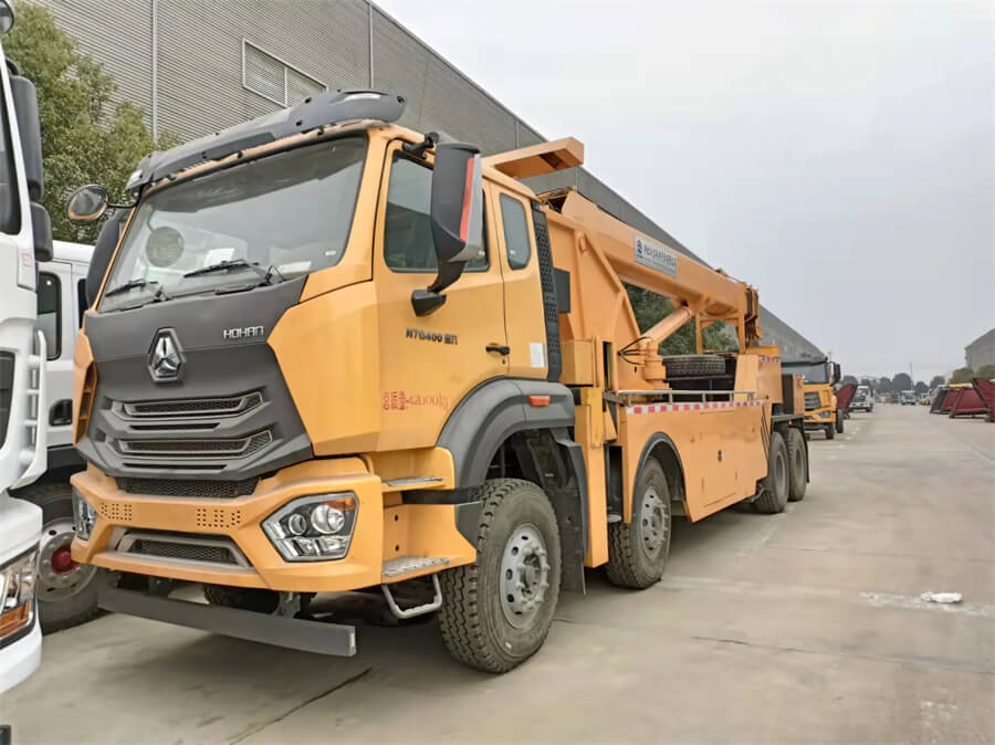 Sinotruk HOWO 8x4 360 Degree Rotary Boom 50T Wrecker Tow Truck