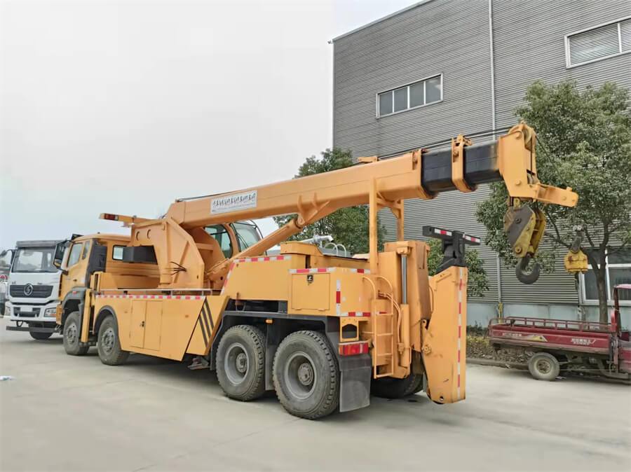 Sinotruk HOWO 8x4 360 Degree Rotary Boom 50T Wrecker Tow Truck