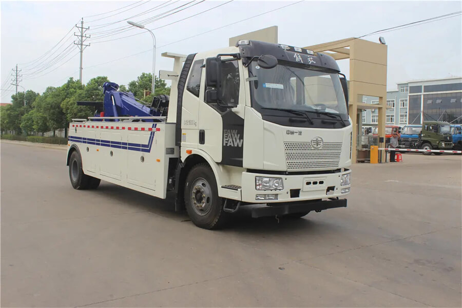 FAW Integrated Boom Tow Truck