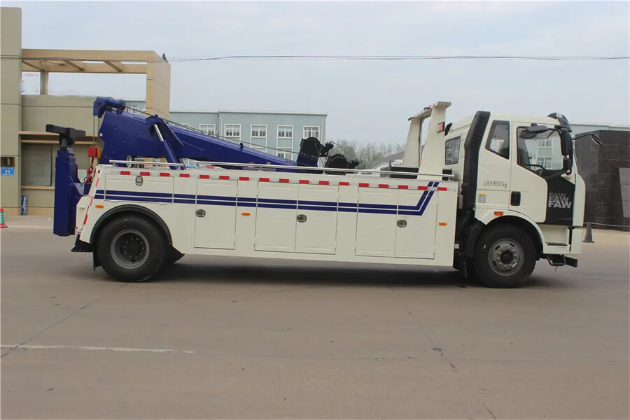FAW Integrated Boom Tow Truck