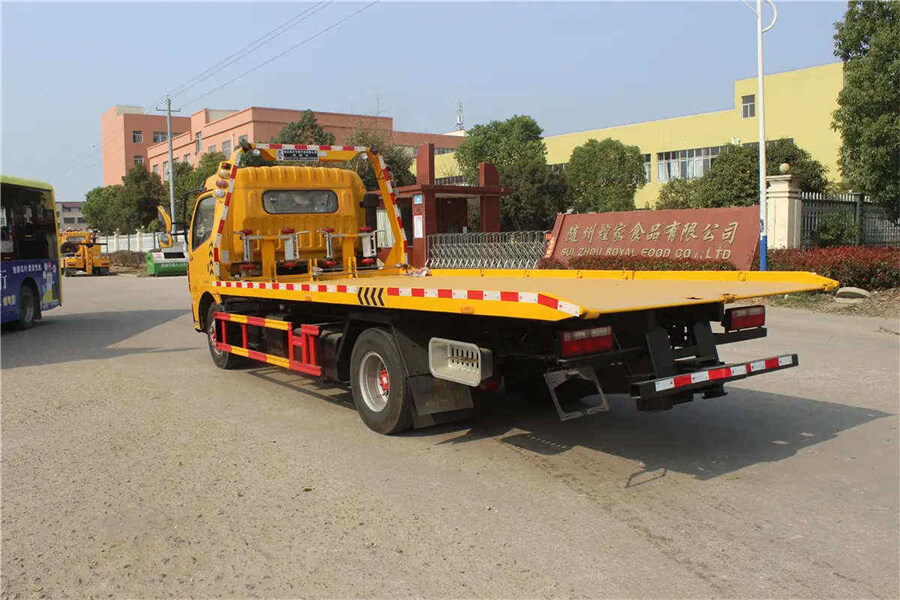 Dongfeng 5ton Towing Trucks Full Landing Bed Low Angle Road Rescue Wrecker Recovery Tow Truck