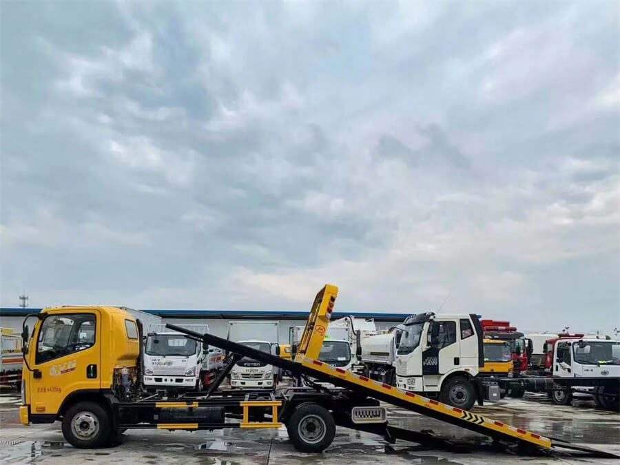FAW 5Tons Flatbed Towing Wrecker Truck