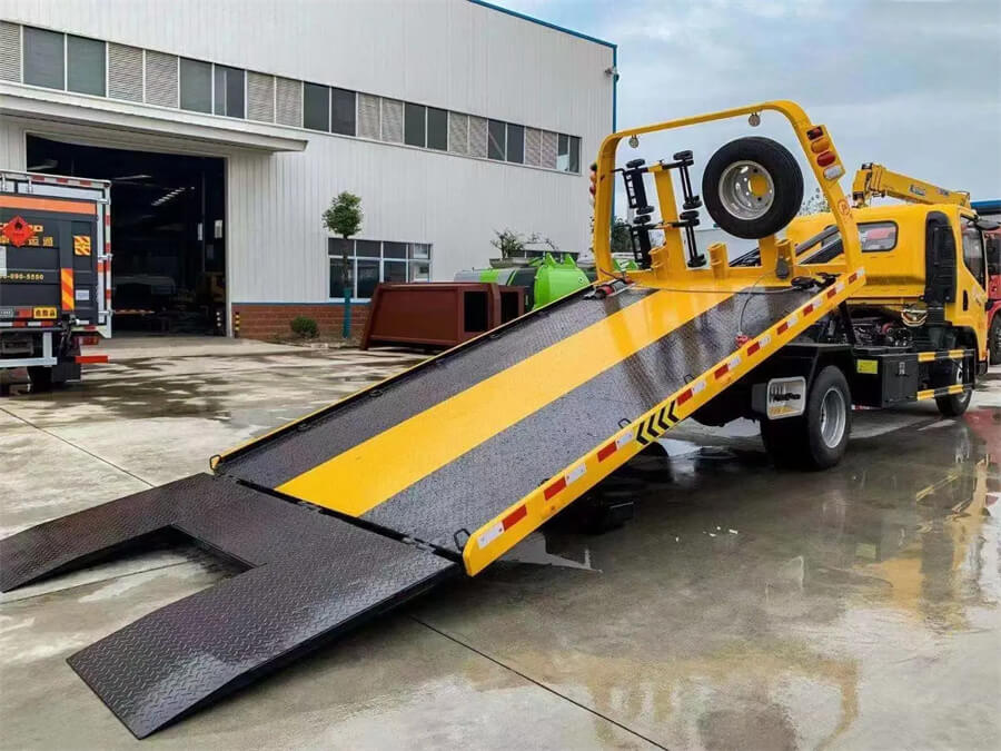 FAW 5Tons Flatbed Towing Wrecker Truck