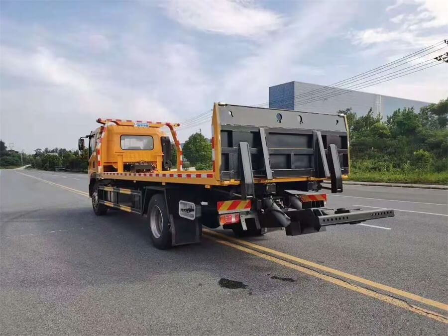 Sinotruk HOWO 4X2 8ton 10ton Platform Wrecker Truck Towing Truck for Road Rescue