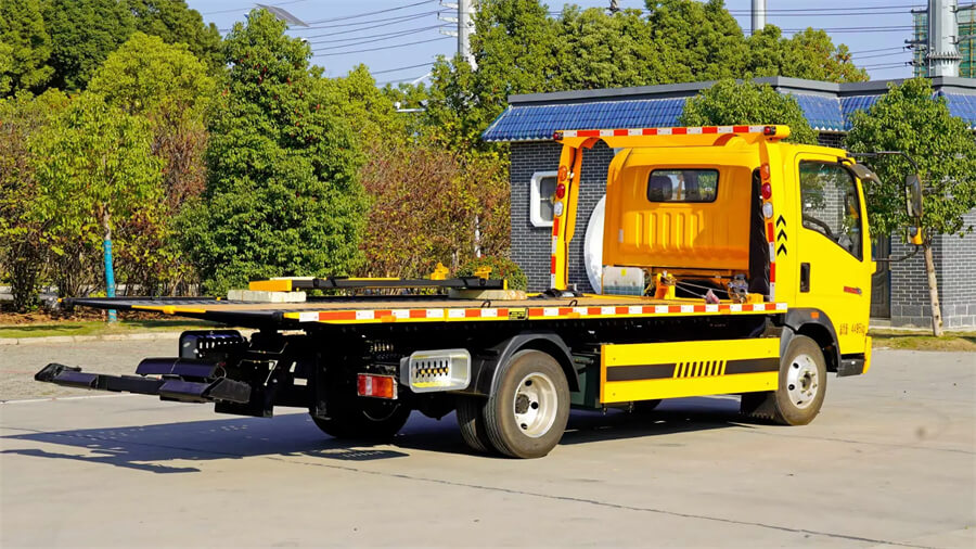 Sinotruk HOWO 4X2 3ton 4ton Platform Wrecker Truck Towing Truck for Road Rescue
