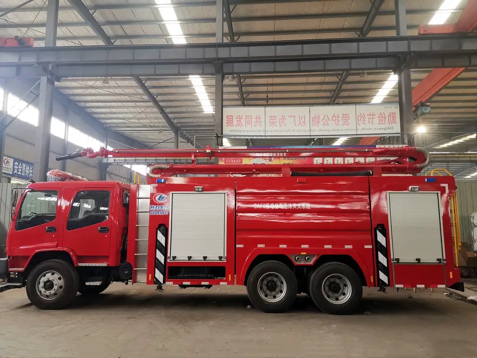 ISUZU 18M Water Tower Fire Truck