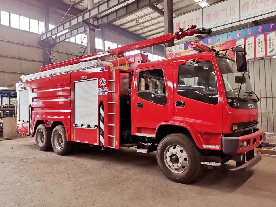 ISUZU 18M Water Tower Fire Truck