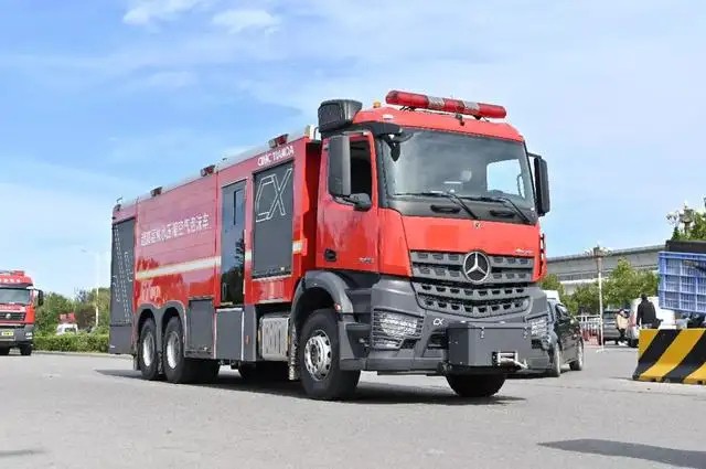 Mercedes Benz Super Heavy Duty Foam Fire Truck