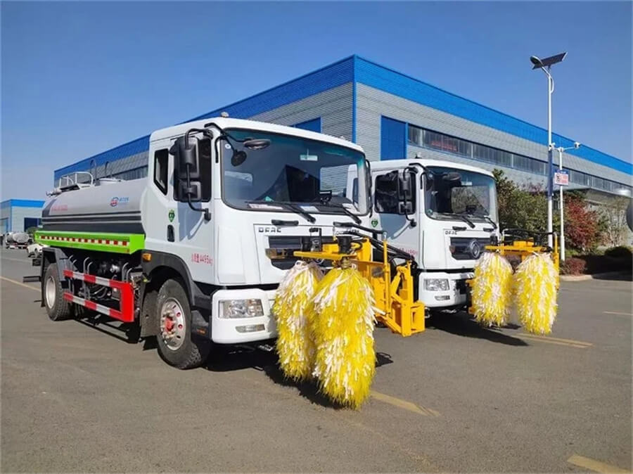 10 Tons Dongfeng Guardrail Cleaning Truck